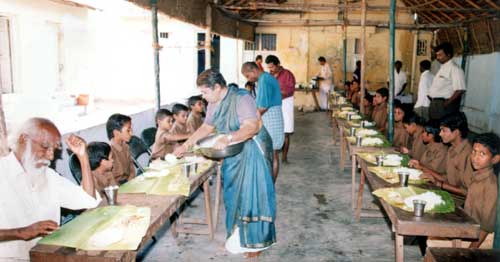 Mealtime at Sadhu Sadhananda Seva Gurukulam