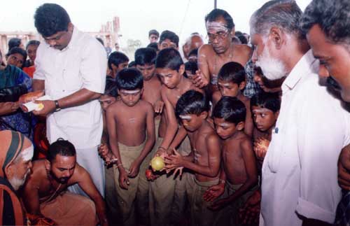 H.H. Kanchi Sankaracarya distributes fruit